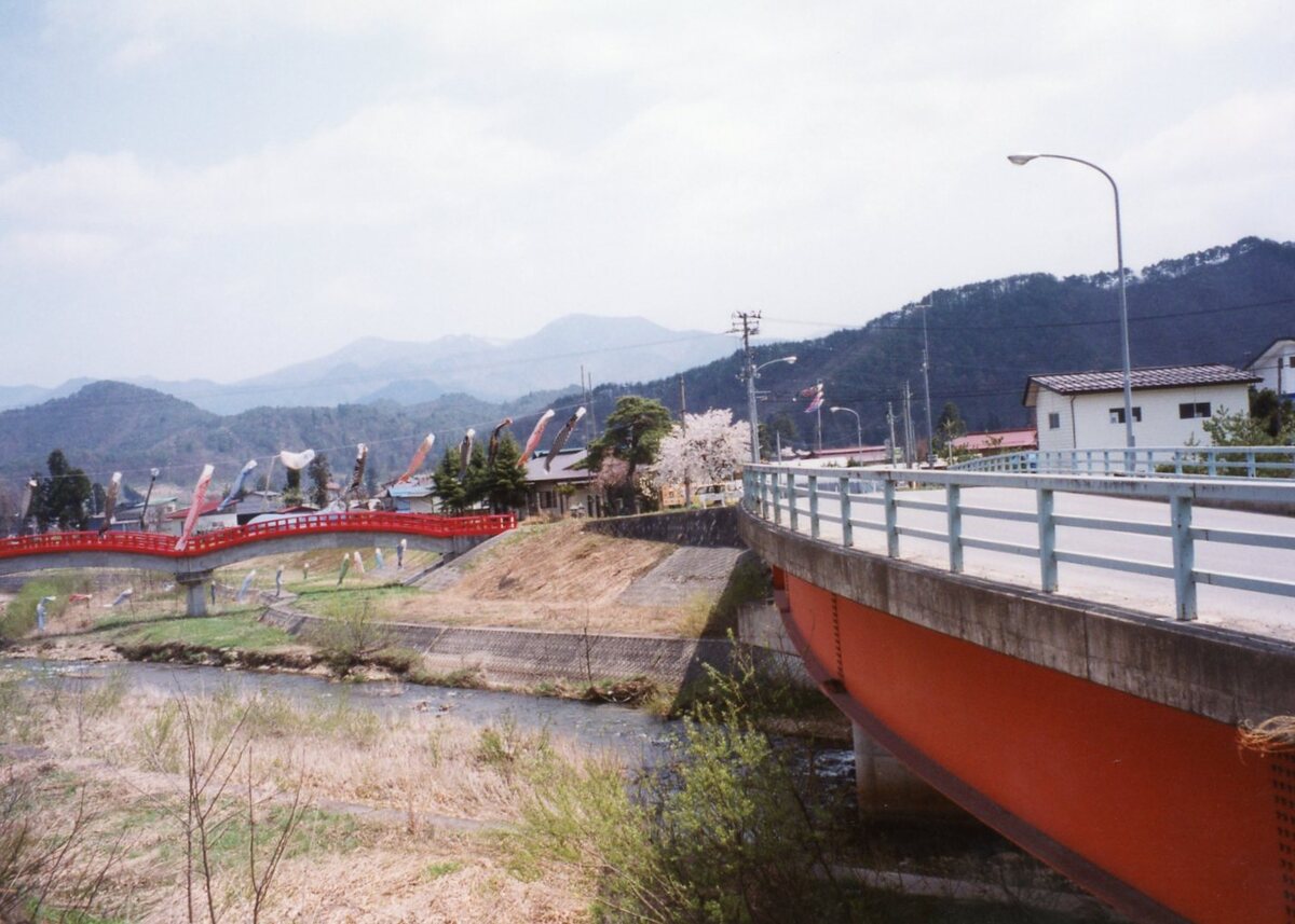 〔写真〕梓川橋と天満神社への参橋/三島県令道路改修記念画帖　其之三　東置賜郡長手村新道ノ内梓川ニ架スル梓橋ノ図