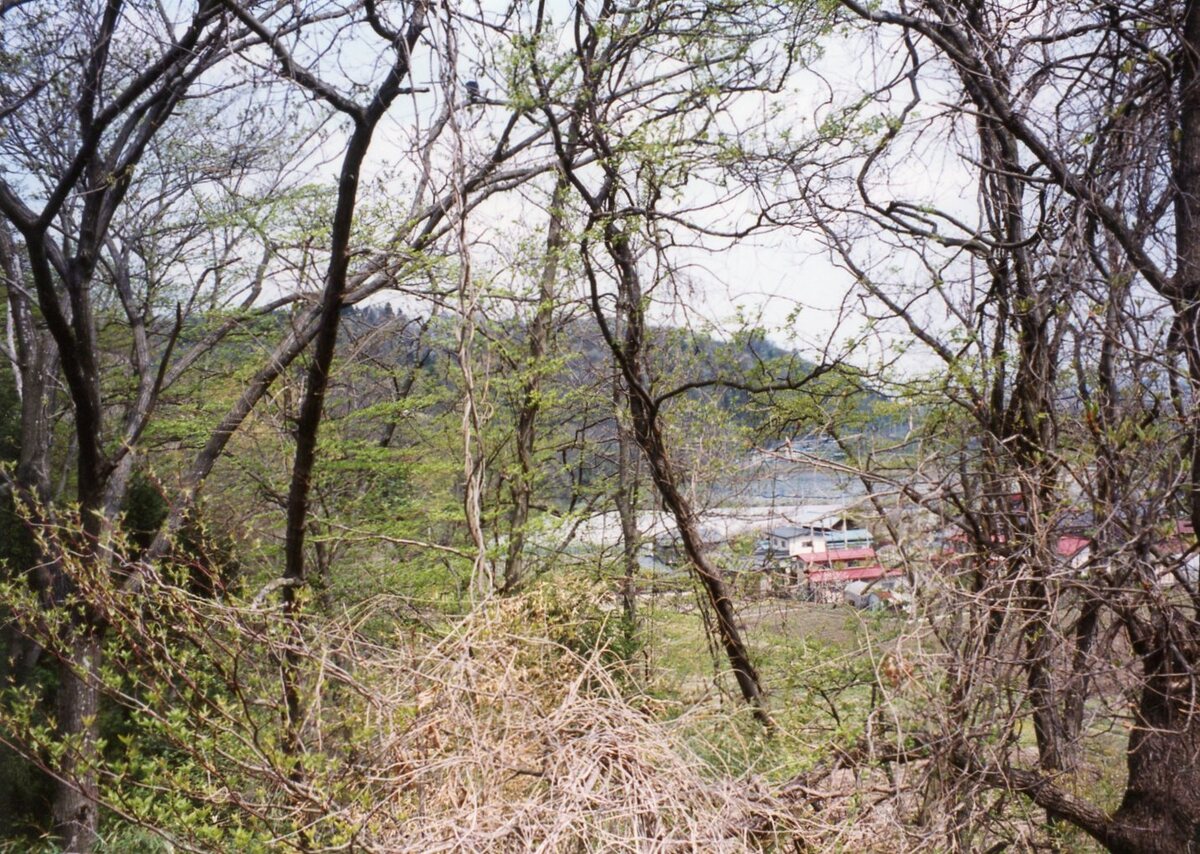 〔写真〕早坂新道から山形方面を望む/三島県令道路改修記念画帖　其之三　南村山郡上ノ山新道ノ内字早坂ヨリ山形地方ヲ望ム図