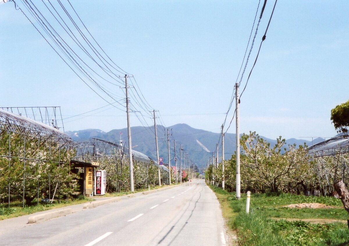 〔写真〕板垣新田より関山方面を望む/三島県令道路改修記念画帖　其之三　北村山郡神町村地内新道ノ内字板垣新田ヨリ関山村地方ヲ望ム図