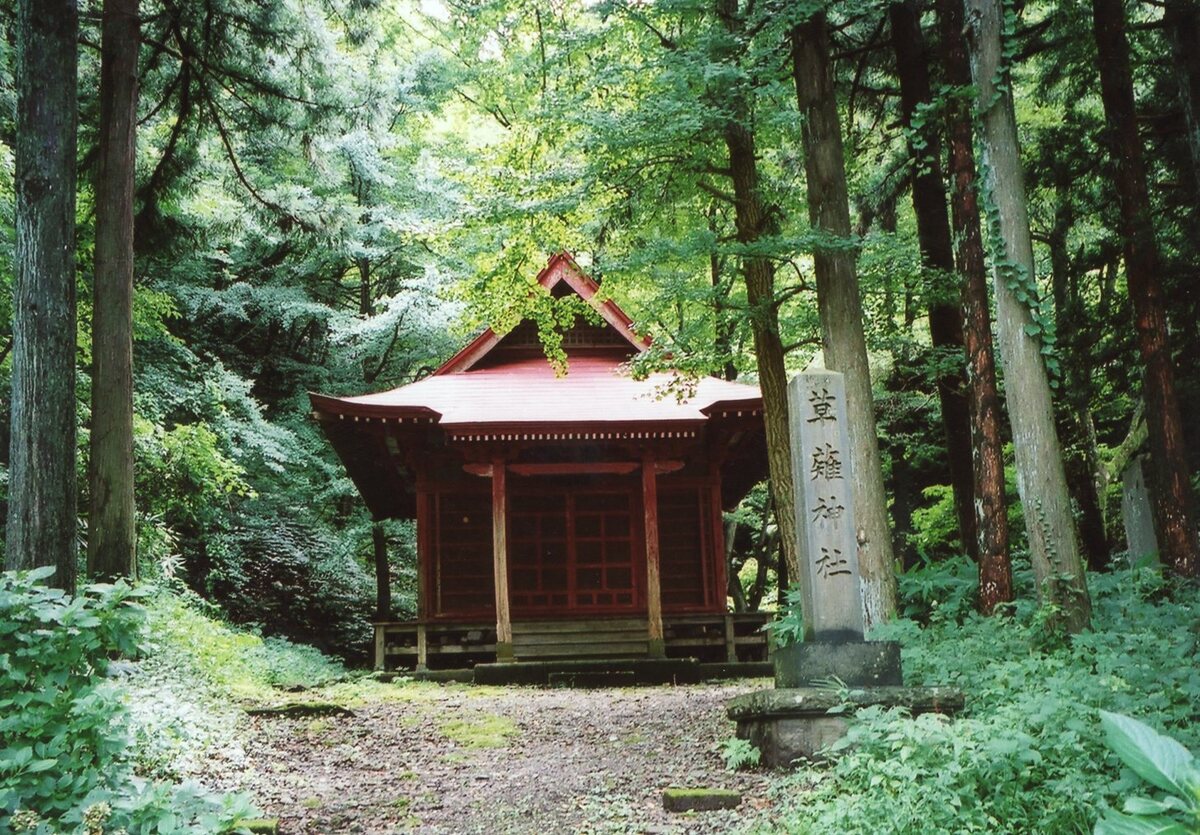 〔写真〕草薙神社/三島県令道路改修記念画帖　其之三　最上郡岩根新道ノ内古口町村草薙神社ノ図