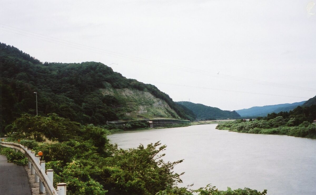 〔写真〕腹巻岩遠望/三島県令道路改修記念画帖　其之三　最上郡岩根新道ノ内草薙村字腹巻岩ノ図