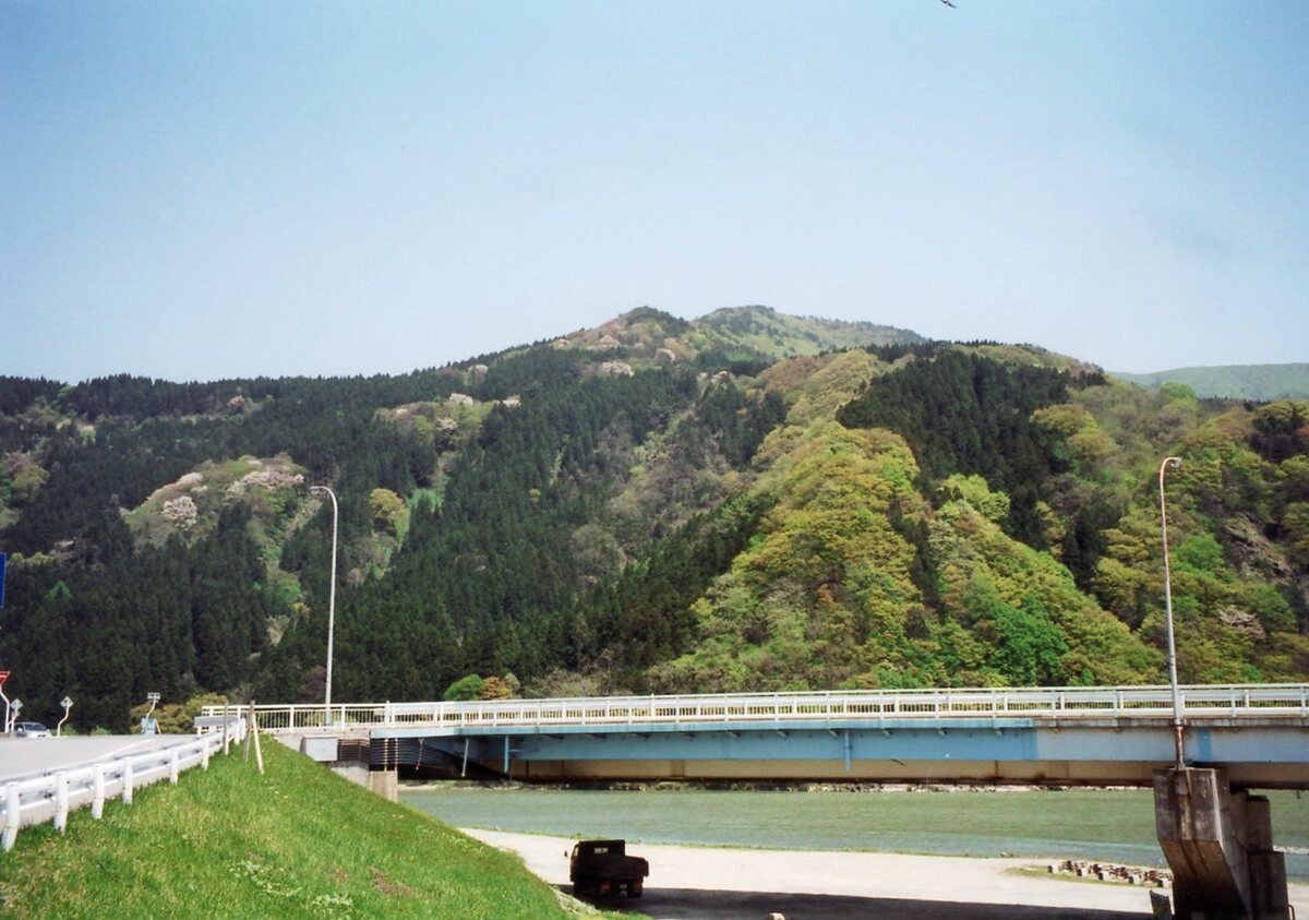 〔写真〕清川地内（立谷沢川岸）より東雲橋を望む/三島県令道路改修記念画帖　其之三　東田川郡岩根新道ノ内立谷沢川ニ架スル東雲橋ノ図