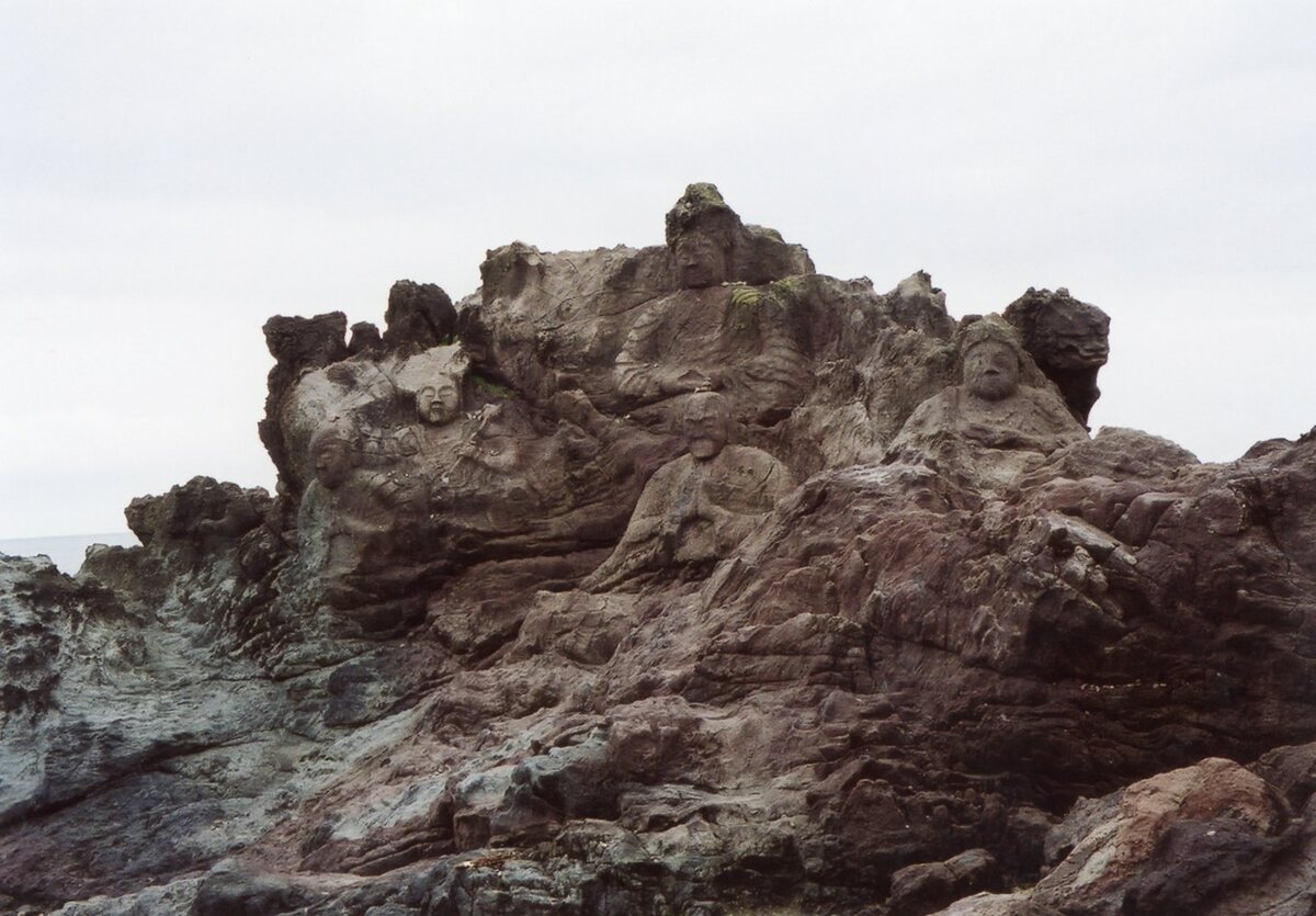 〔写真〕十六羅漢/三島県令道路改修記念画帖　其之三　飽海郡吹浦村新道ノ内字湯ノ田地方ヲ望ム図