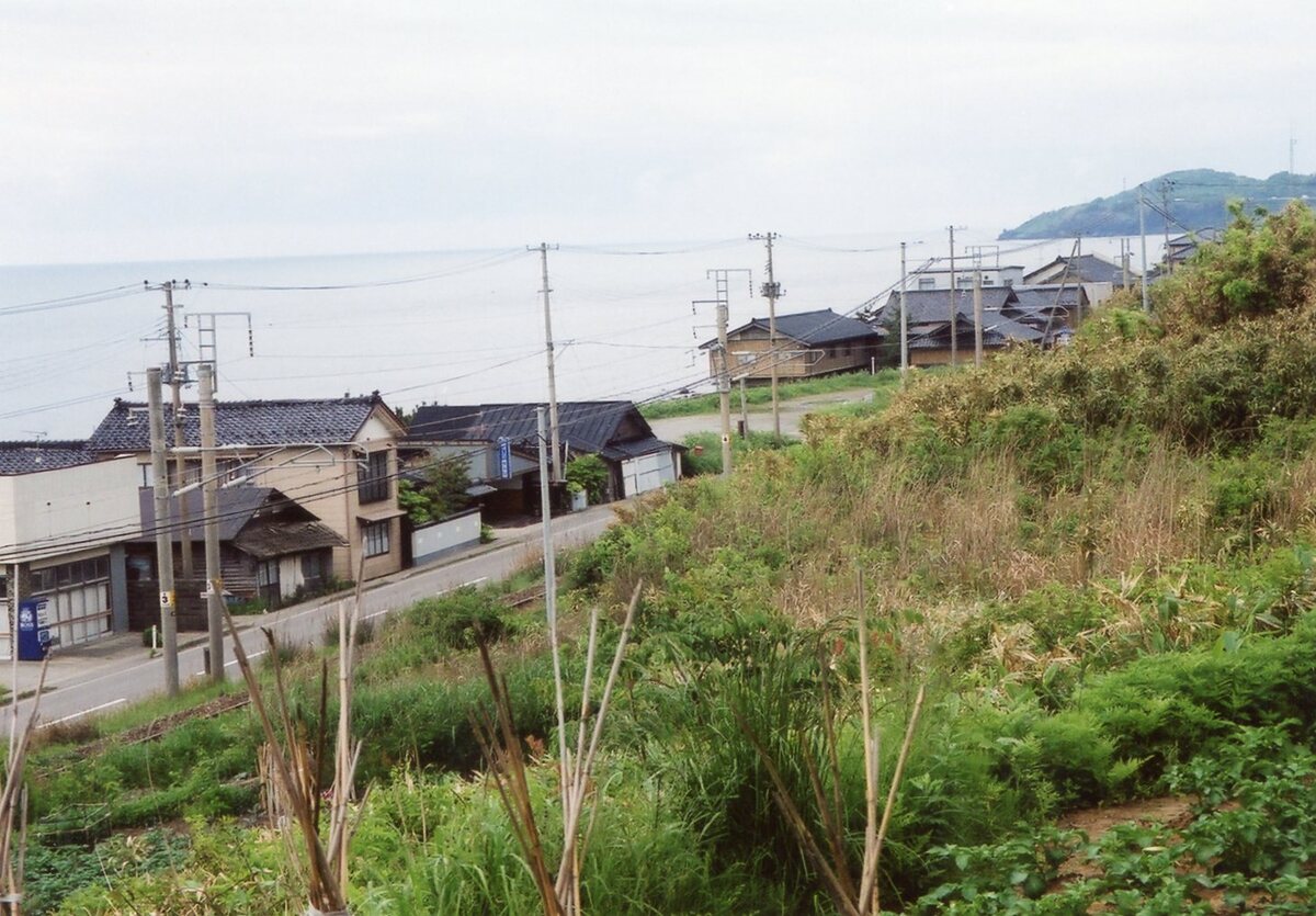 〔写真〕湯の田温泉/三島県令道路改修記念画帖　其之三　飽海郡吹浦村新道ノ内字湯ノ田温泉場新道ノ図