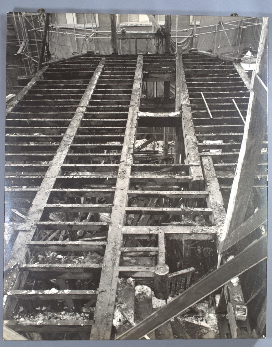 〔写真〕旧済生館本館　解体工事中　二階床